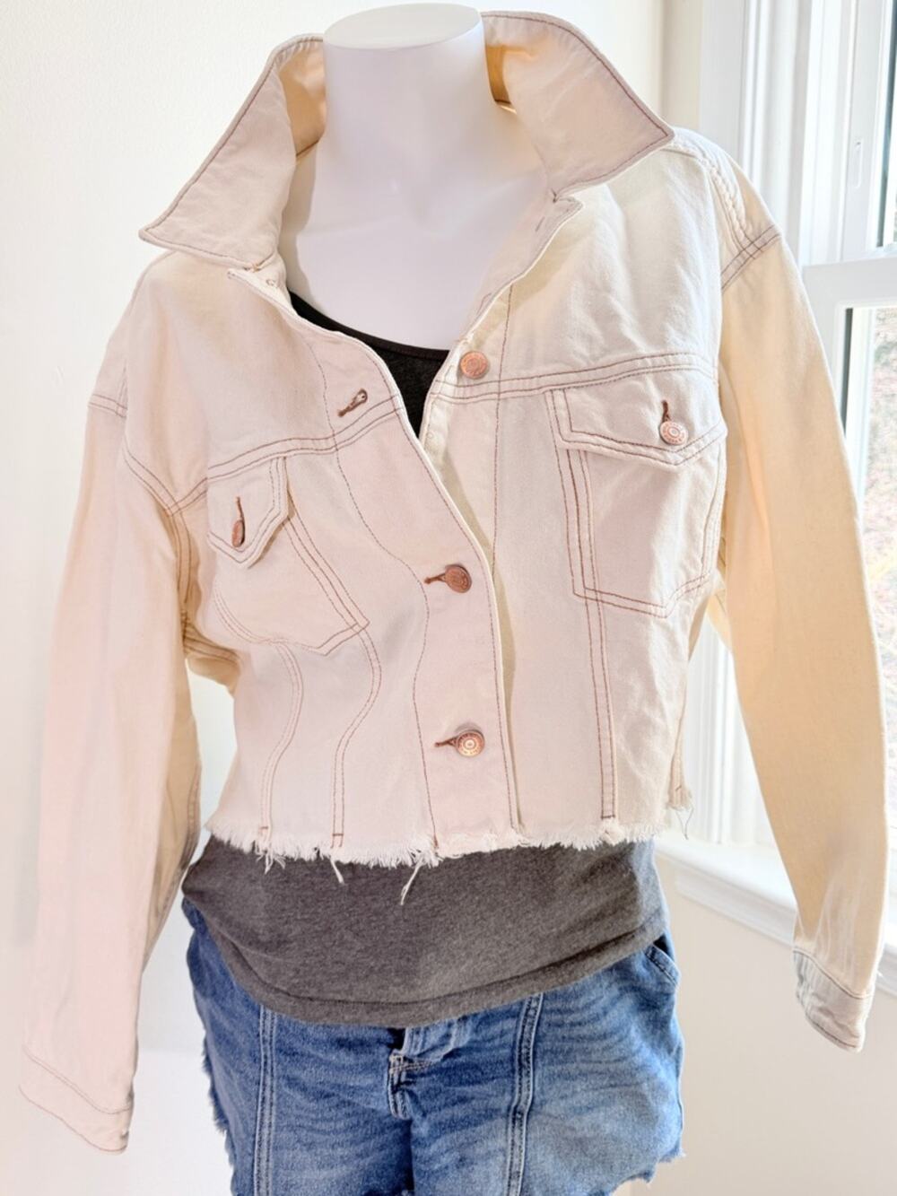 Cream Cropped Denim Jacket 100% cotton women small Moto indie-rock soft style